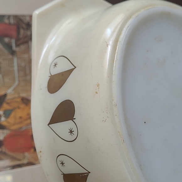 VINTAGE PYREX GOLD HEARTS CASSEROLE DISH - Picture 5 of 9